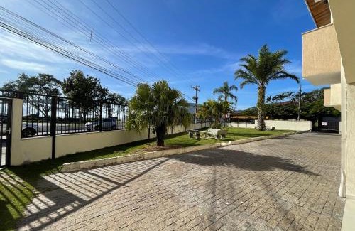 Barra da Lagoa Apartment | Apartamento Ubatuba, Itaguá, bem localizado, duas vagas de garagem