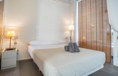 Torrefiel Apartment | Apartamento Vintage con WiFi y Terraza Privada