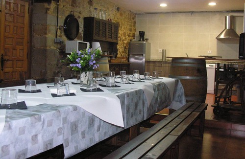 Barcena de Cicero Cottage | Apartamentos El Majuelo for 9 people