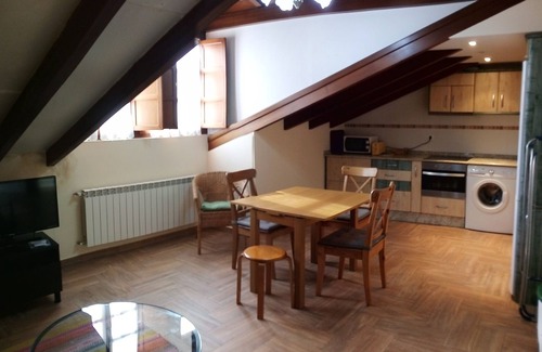 Barcena de Cicero Cottage | Apartamentos El Majuelo for 3 people
