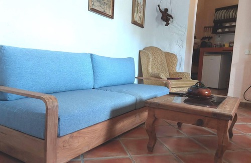 El Guincho Apartment | Apartamentos Monasterio de San Antonio - Rustikales Apartment mit kleiner Terrasse im Innenhof