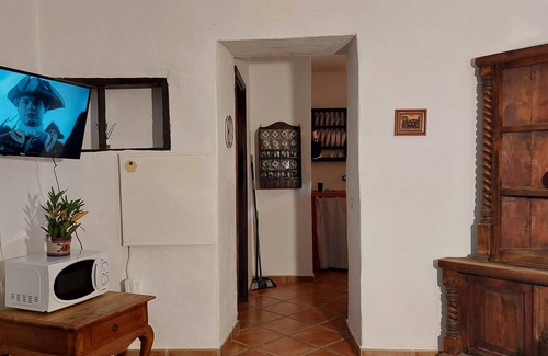 El Guincho Apartment | Apartamentos Monasterio de San Antonio - Mediterranes Apartment mit kleiner Terrasse im Innenhof