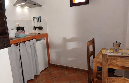 El Guincho Apartment | Apartamentos Monasterio de San Antonio - Mediterranes Apartment mit kleiner Terrasse im Innenhof