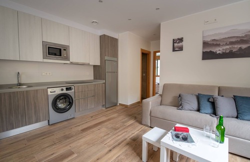 Santa Marina de Oblanca Apartment | Apartamentos Las Caldas . Castillo de Priorio , 15 Minutos del Centro de Oviedo