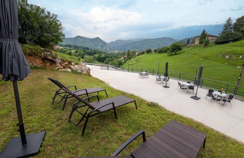 Santa Marina de Oblanca Apartment | Apartamentos Las Caldas . Castillo de Priorio , 15 Minutos del Centro de Oviedo