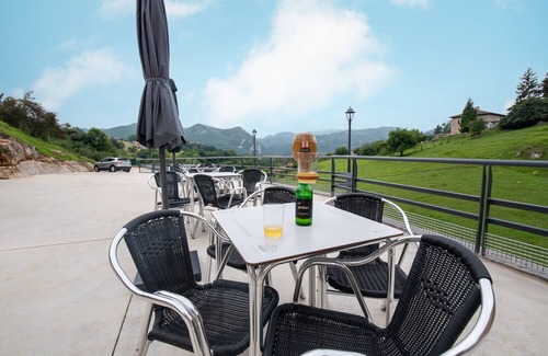Santa Marina de Oblanca Apartment | Apartamentos Las Caldas . Castillo de Priorio , 15 Minutos del Centro de Oviedo