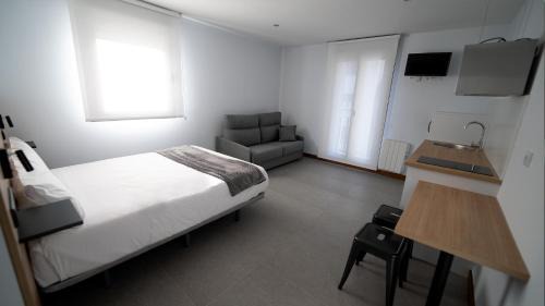 Cornellana Apartment | Apartamentos Puerta de Occidente