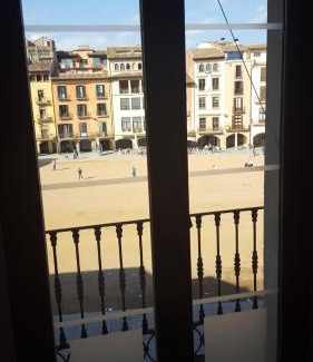 Vic Apartment | Apartaments Vicus 2 con vistas a la Plaza Mayor de Vic
