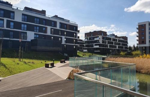 Brynow Apartment | Apartamenty Ceglana Park - prywatny parking - piękne osiedle - nowe luksusowe mieszkanie z biurkiem
