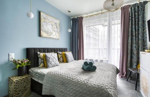 Marymount Apartment | Apartamenty MetroPark Krzemieniecka-Lux AC-next metro Słodowiec 10 min to center, free parking on the street