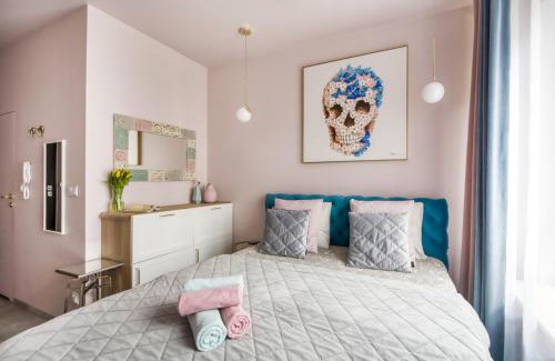 Marymount Apartment | Apartamenty MetroPark Krzemieniecka-Lux AC-next metro Słodowiec 10 min to center, free parking on the street