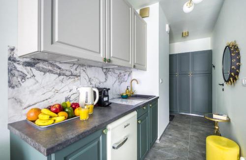 Marymount Apartment | Apartamenty MetroPark Krzemieniecka-Lux AC-next metro Słodowiec 10 min to center, free parking on the street