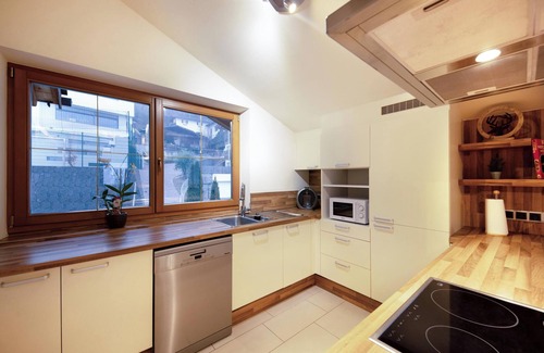 Cornedo All'isarco Apartment | Apartement "Huck" with Mountain View, Balcony & Wi-Fi