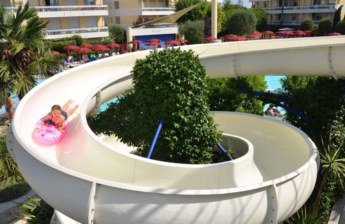 Bibione Condo | Apartement mit Klimaanlage und Balkon