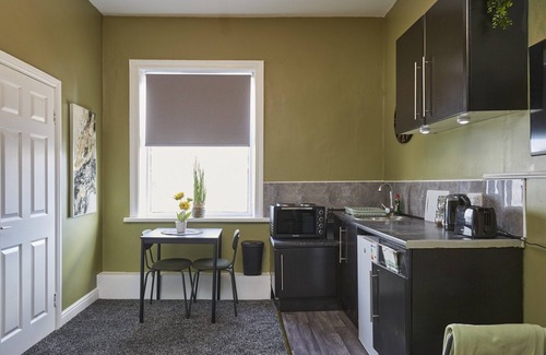 Rastrick Apartment | Aparthotel Huddersfield for Business/Leisure Stay