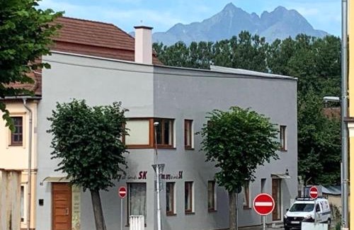 Kezmarok Apartment | Apartmán EMES s terasou