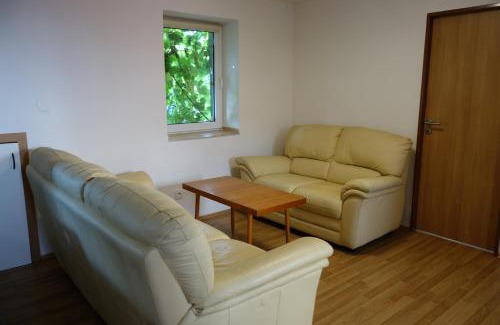 Hulin Apartment | Apartmán Hulín, Chrášťany - bílý