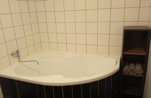 Hulin Apartment | Apartmán Hulín, Chrášťany
