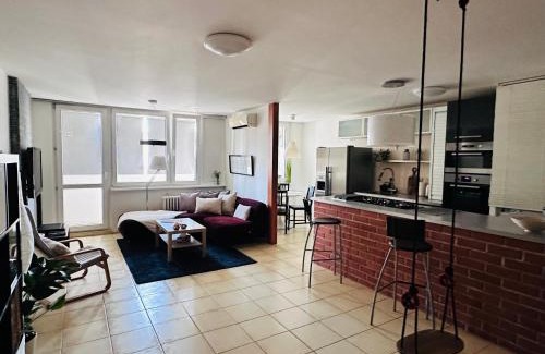 Prague 13 Apartment | Apartmán mezonet Praha 5