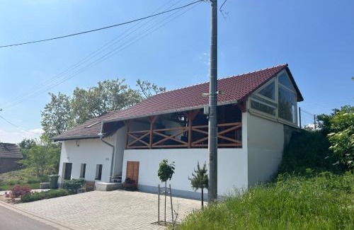 Drnholec Apartment | Apartmán Sebina zaručujici absolutní soukromi a klid s láhví vína jako dárek