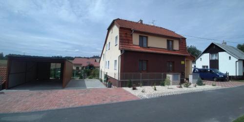 Sadov Apartment | Apartmán u potoka