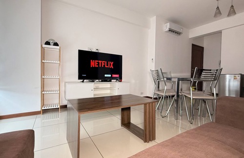 Santa Cruz Apartment | Apartment in Patio Design with private garage