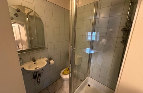 Thaleischweiler-Froschen Apartment | Apartment '8' with Shared Garden and Wi-Fi