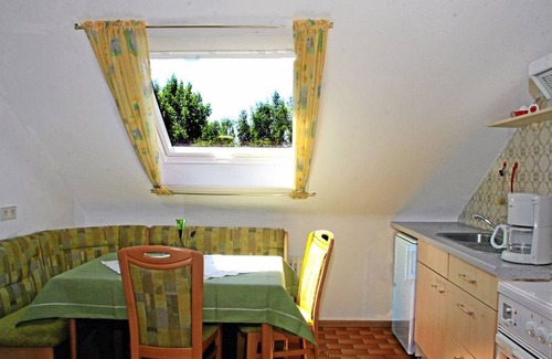 Burkheim Apartment | Apartment 'Kaiserstuhlblick' with Balcony and Wi-Fi