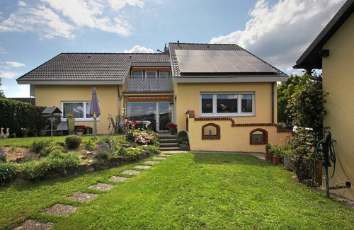 Burkheim Apartment | Apartment 'Kaiserstuhlblick' with Balcony and Wi-Fi