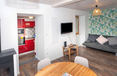 Saint-Maurice-de-Rotherens Apartment | Apartment 'Chez Pierre Et Germaine' with Mountain View, Private Terrace and Wi-Fi
