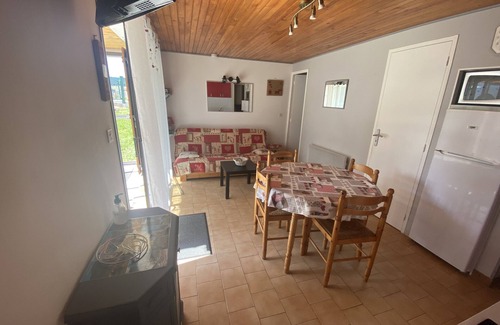 Saint-Pierre-dels-Forcats Apartment | APARTMENT FOR 4 PEOPLE LOWER CHALET GARDEN FENCE BARBECUE PLACE QUIET