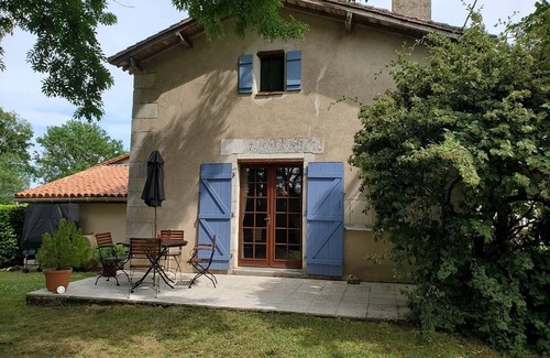 Saint-Privat-en-Perigord House | Apartment Les Roses in La Marteille - 6 people