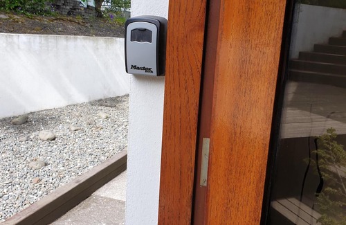 Laugardalur Apartment | Apartm. in a family house with 2 bedr. and a living room with 2 beds