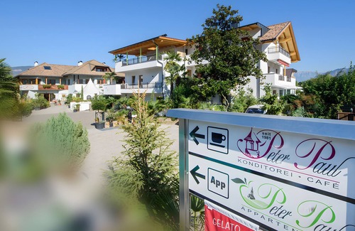 St. Pauls Apartment | Apartment 'Peter Paul Terrasseapp Burgenblick' with Mountain View and Terrace