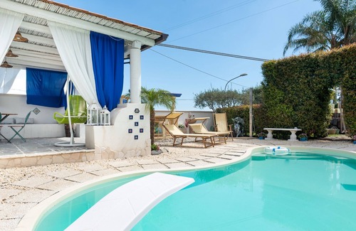 Santa Venera-Portosalvo Apartment | Apartment “Ai confini dell Etna 2” with Shared Pool, Great Views, Wi-Fi & Air Conditioning