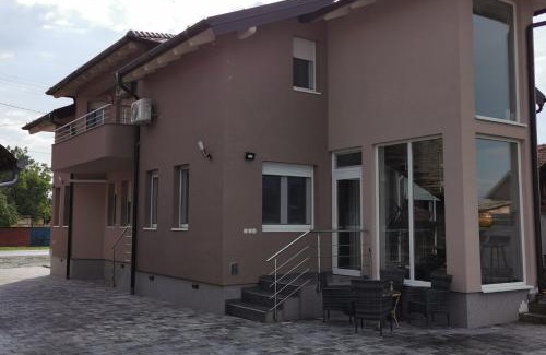 Satnica Đakovacka Apartment | Apartman Božur *