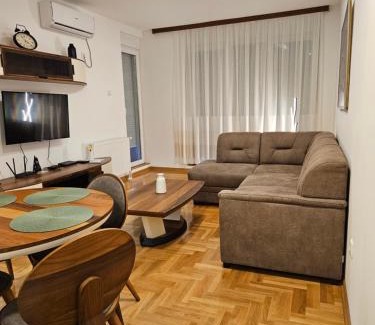 Petrovaradin Apartment | Apartman Leon