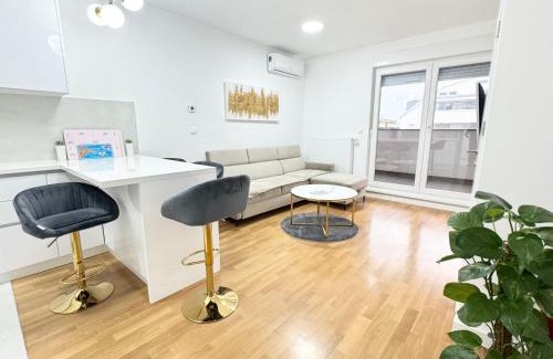 Zagreb Apartment | Apartman Lilly - SelfCheckIn - Zagreb - Parking - Mirna Lokacija - Lođa