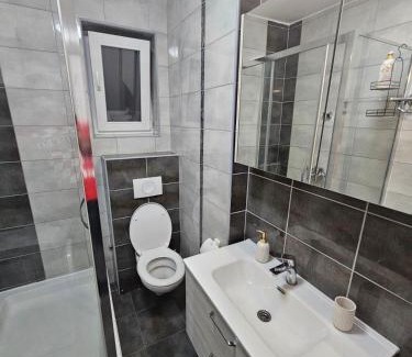 Vukovar Apartment | Apartman Lucija kuća za odmor s vanjskim bazenom