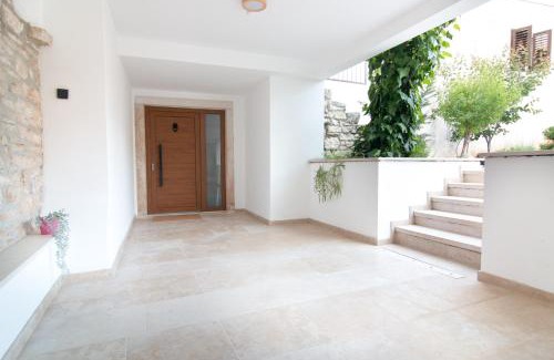 Selina Apartment | Apartman Patalino