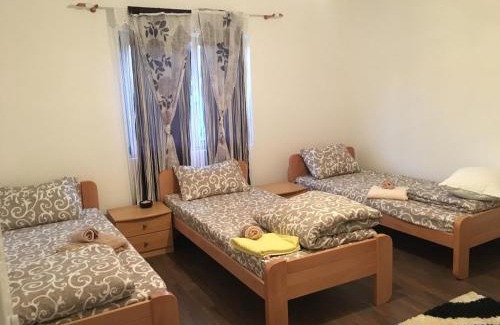 Sjenica Apartment | Apartmani ,Bato,
