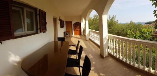 Prvic Luka Apartment | Apartmani Ela