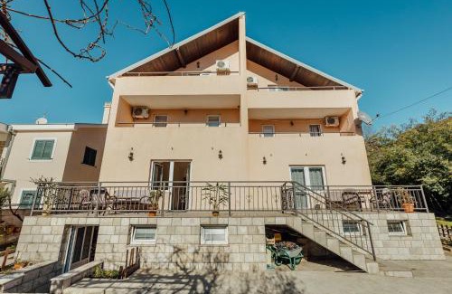 Kumbor House | Apartmani Mara