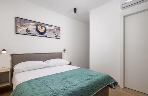 Municipality of Omisalj Apartment | Apartmani Vila Mara M 2 i M 3 heated pool