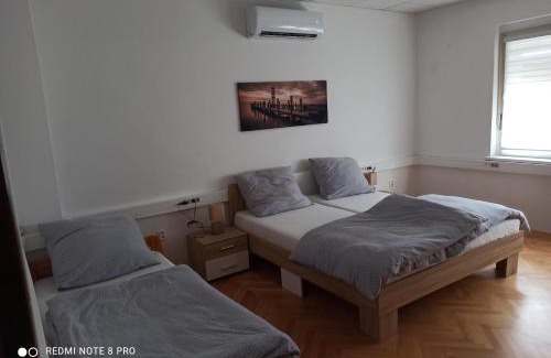 Topolcany House | Apartmanový dom Stummerova