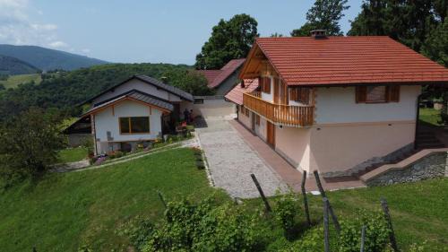 Cerklje ob Krki Apartment | ApartmaVid