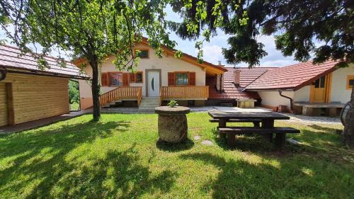 Cerklje ob Krki Apartment | ApartmaVid