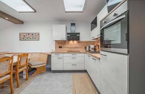 Hopfgarten Markt Apartment | Apartment on a farm with mountain views