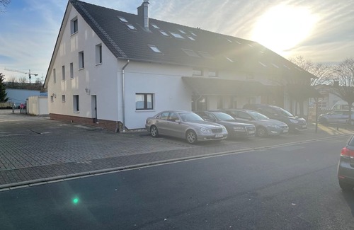 Fuldabruck Apartment | Apartment-Budget-Private Bathroom-City view-Apartment für 4 Personen