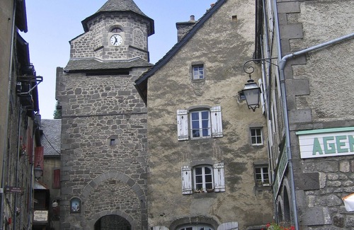 Besse-en-Chandesse Apartment | Apartment house * in Besse, comfortable. Hiking, fishing, skiing .